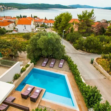 Villa Nia With Private Pool Trogir