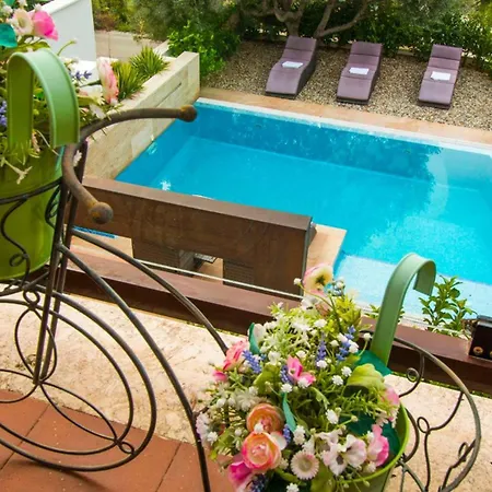 Nia With Private Pool Willa Trogir